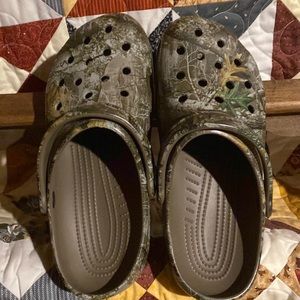Crocs camo pattern